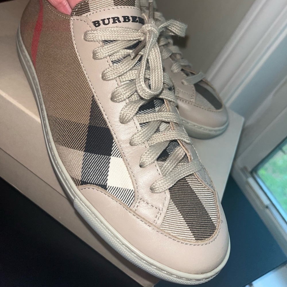 BURBERRY 100% authentic honey helange sneakers, checker, low top size 37